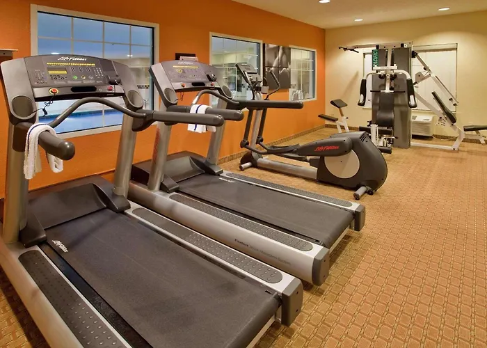 Country Inn & Suites By Radisson Bloomington-Normal West, Il