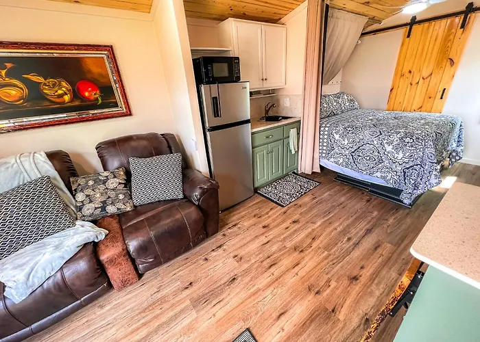 Petite Retreat