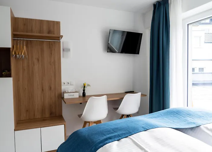 Hotel 83