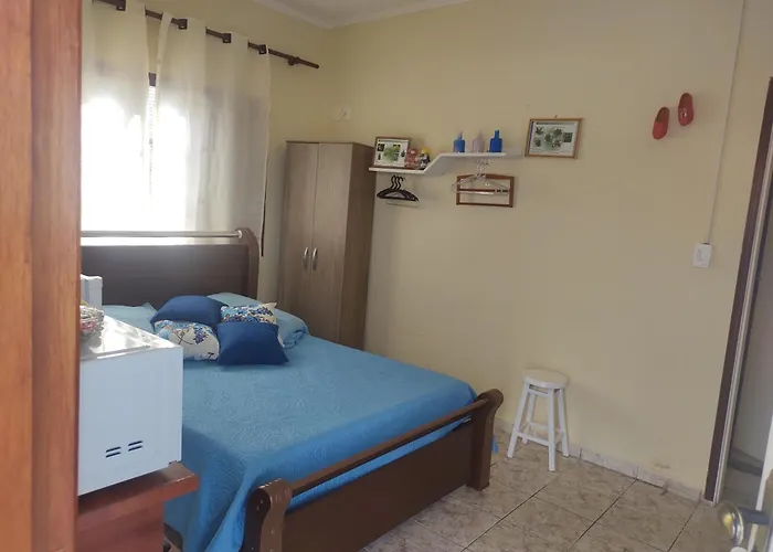 Quarto Confortavel Com Garagem