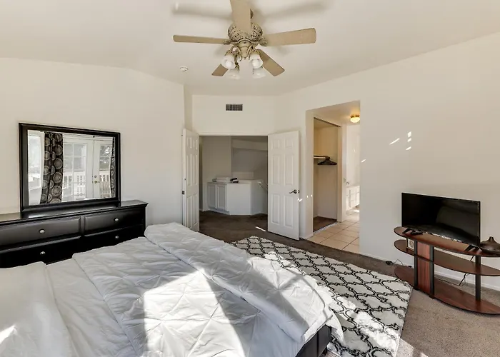Lake Elsinore Home W/ Pool - 44 Mi To Disneyland!
