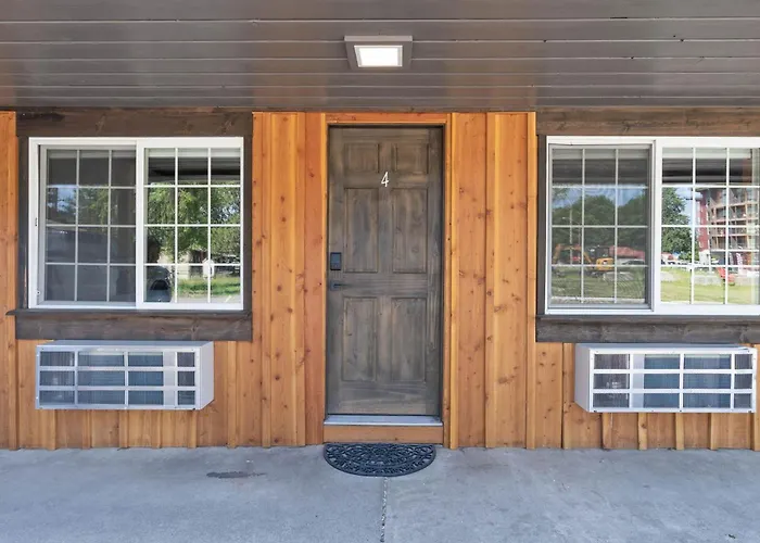 Lake Village Lodge