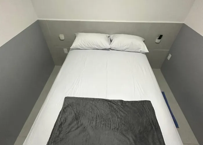 Quarto privativo com banheiro compartilhado em Pousada recém construída,a 500mts do pátio do forró
