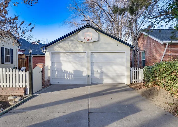 < 1 Mi To Midtown: Pet-Friendly Home In Reno!