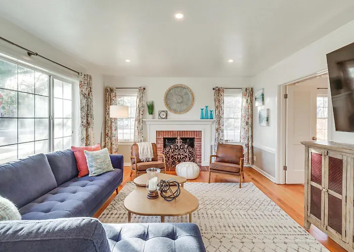 < 1 Mi To Midtown: Pet-Friendly Home In Reno!