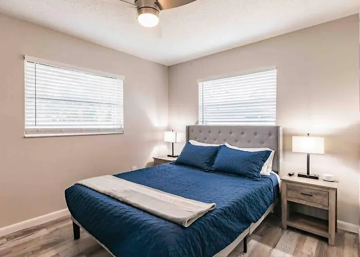 Poolside Oasis-5 Miles From Venice Beach
