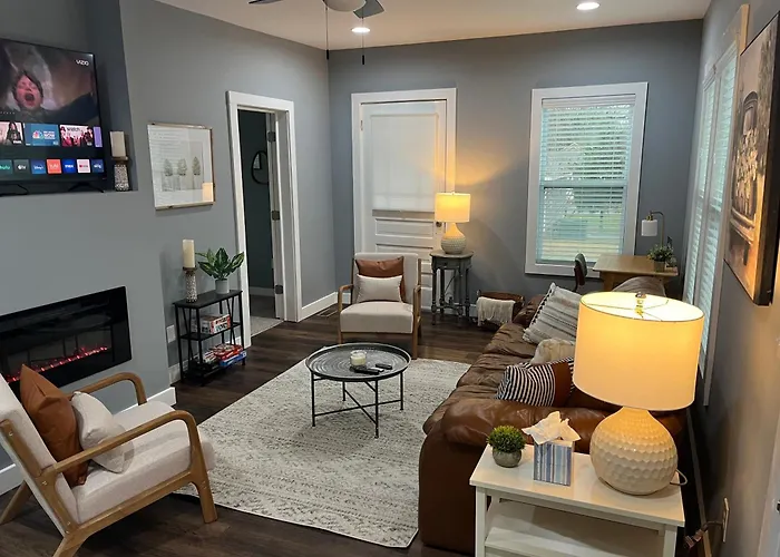 Mid Century 1/4 Mile To Downtown Main Street - Breweries, Coffee, Dining, Shops