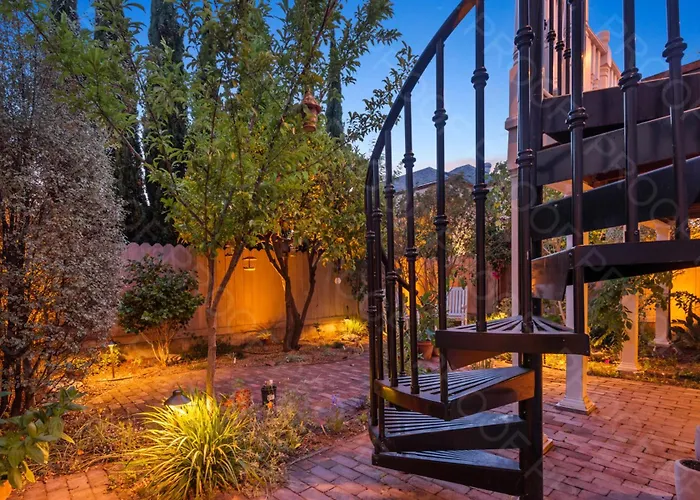 Garden Level Flat In 1885 Queen Anne Victorian Cottage In Alameda