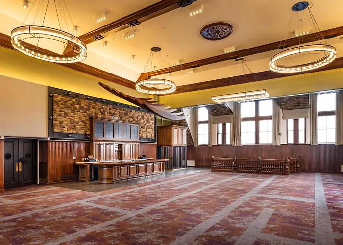 The Richardson Hotel
