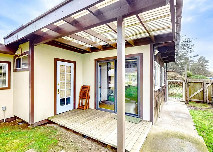 Eco-Conscious Home With Spacious Yard & Ev Charger