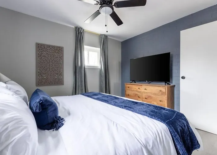 Westlake Elegance - Detroit Unit 3