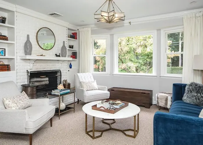 4 Bed 2 Bath - Salt Water Pool Close & Beaches