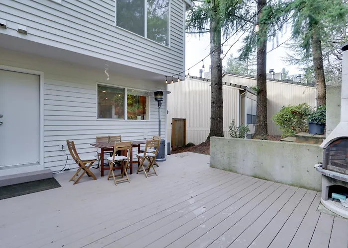 Lake Oswego Home W/ Deck 9 Mi To Downtown Portland