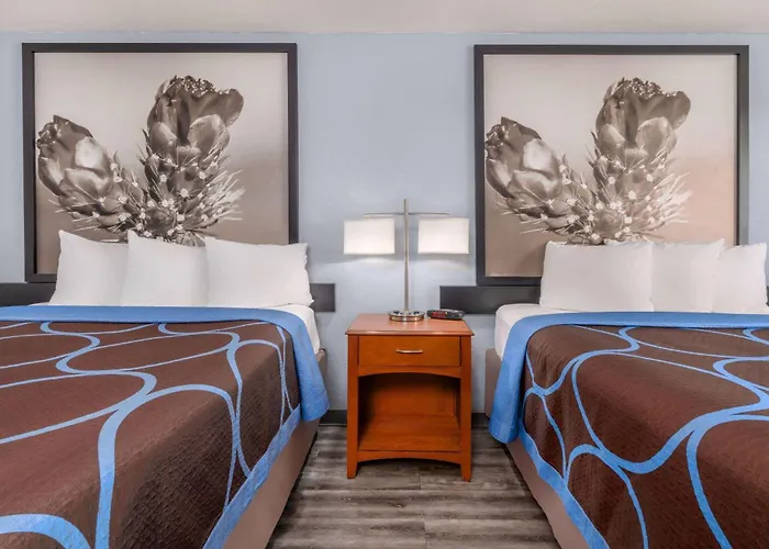 Super 8 By Wyndham Clayton