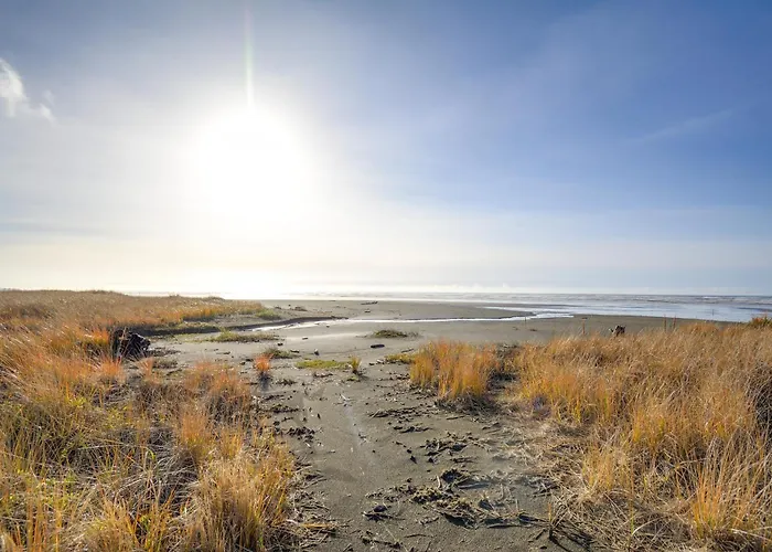 Oceanfront Moclips Retreat W/ Beach Access & View!