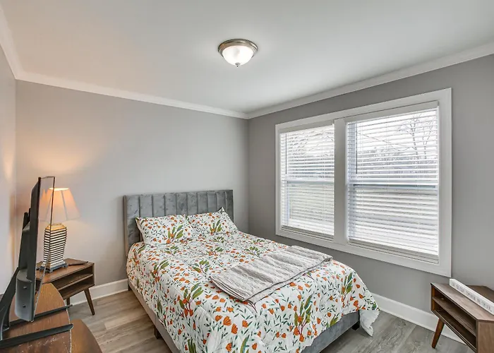 Pet-Friendly Gallatin Home W/ Deck, 1 Mi To Town!