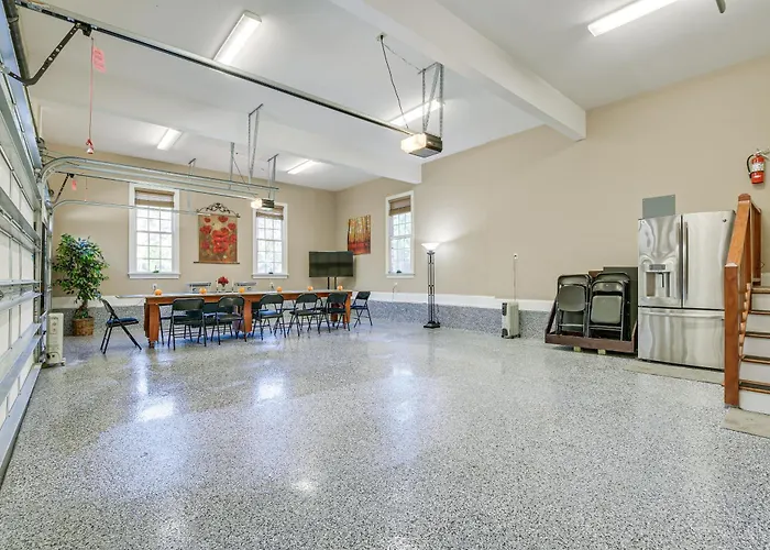 Luxury Estate: Game Room & Pickleball Court