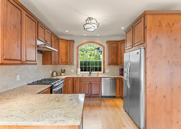 Gorgeous 5 Bdr With Hot Tub - Walk To Holi-Mont!