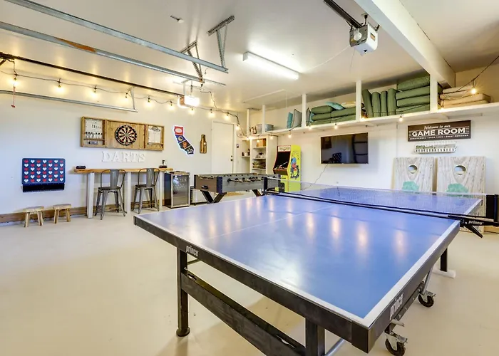 Modern Home In Napa Area W/ Hot Tub & Game Room!