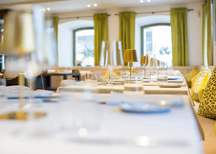 Iris Porsche Hotel & Restaurant