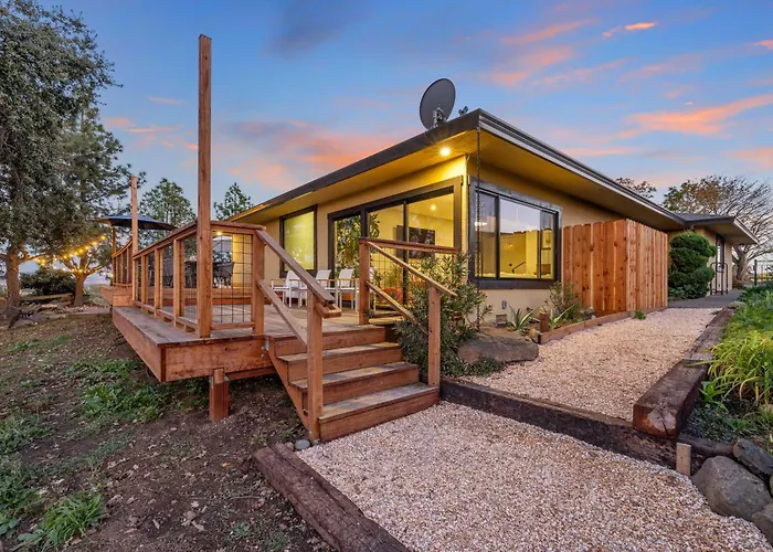Private Pool & Large Deck: Modern Cotati Villa!