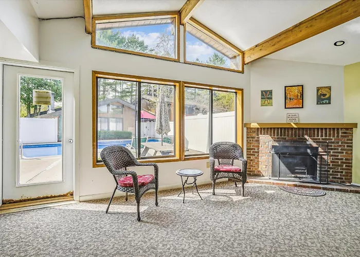 Cedarbrook Deluxe One Bedroom Suite With Outdoor Heated Pool 21517