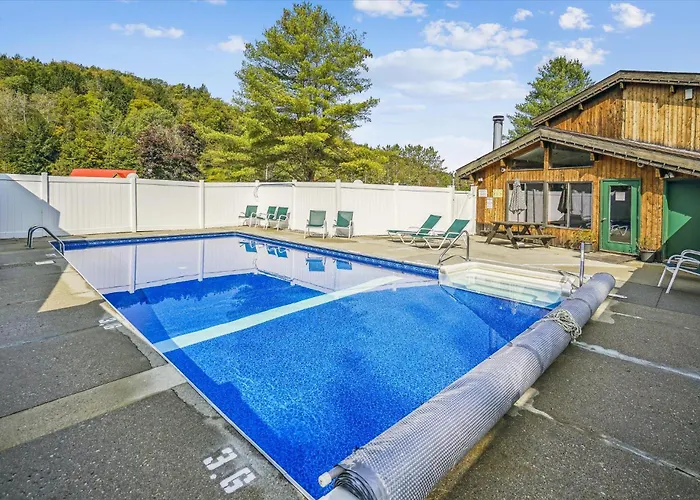 Cedarbrook Deluxe One Bedroom Suite Located On 2Nd Floor With Outdoor Heated Pool 21820