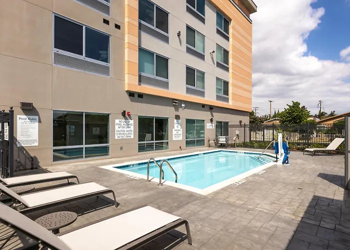 Holiday Inn Express & Suites Hawaiian Gardens By Ihg