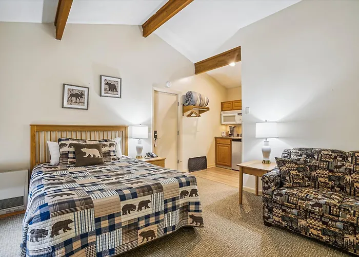 210 Cedarbrook Queen Studio