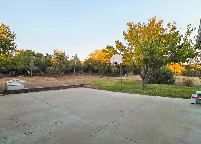 Patio, Grill & Fire Pit: Show Low Escape!
