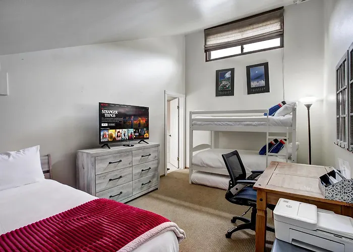 Luxury 2 Bedroom Condo With Pool Hot Tub And Sauna