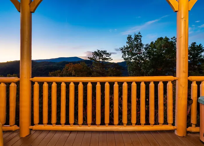 Epic Mountain Views, Hot Tub, Game Room, Sleeps 10