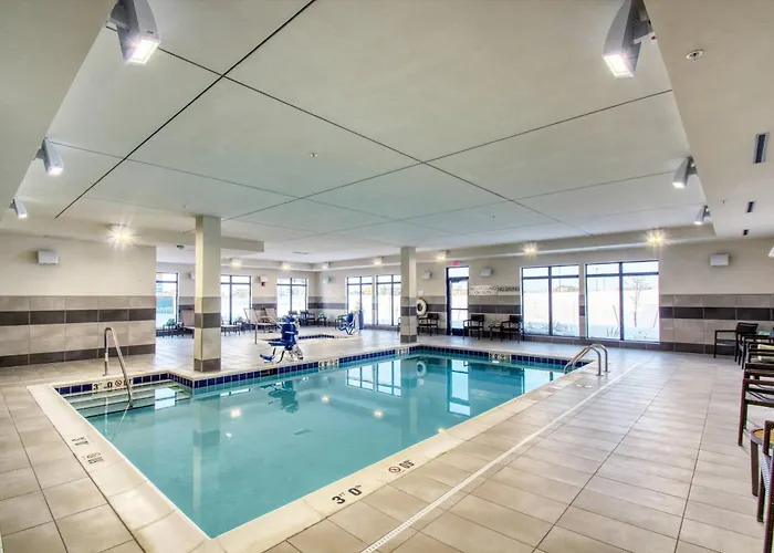 Courtyard By Marriott Fargo