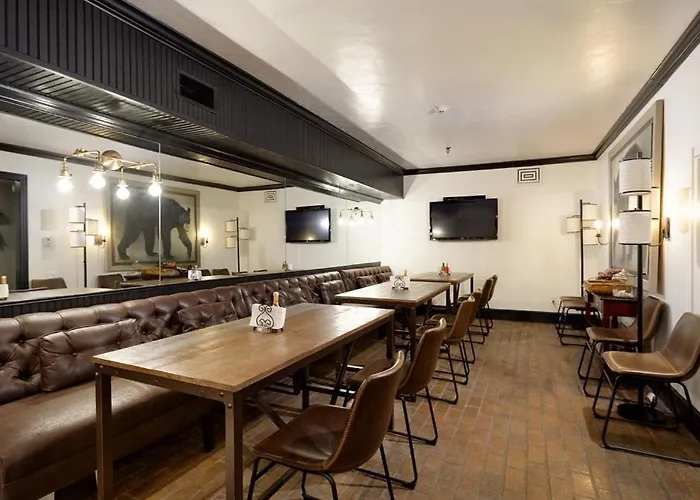 Independence Square Unit 306, Hotel Room With Large Sitting Area & Wet Bar