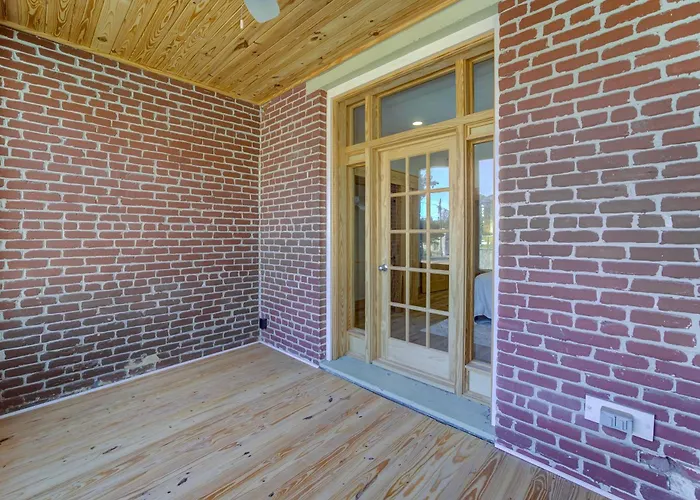 Historic Upscale Loft In Downtown Vicksburg!