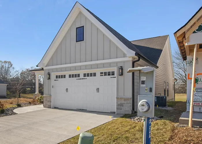 Modern & Upscale Home Near Derby