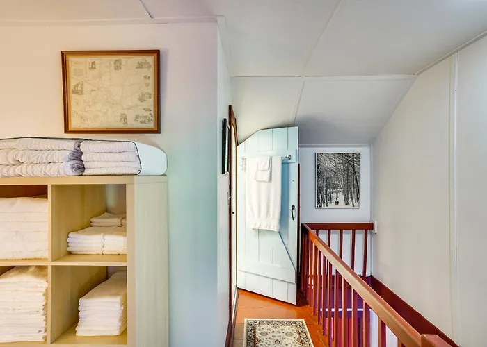 Tranquil 3 Bedroom Stockbridge House W/ Private Deck!