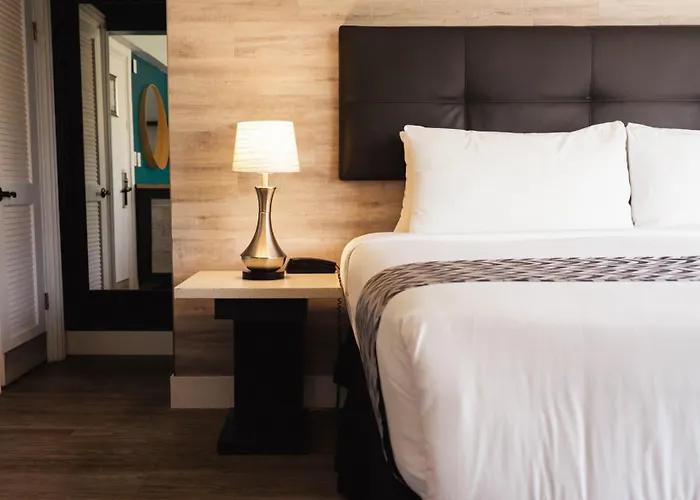 Colony Hotel