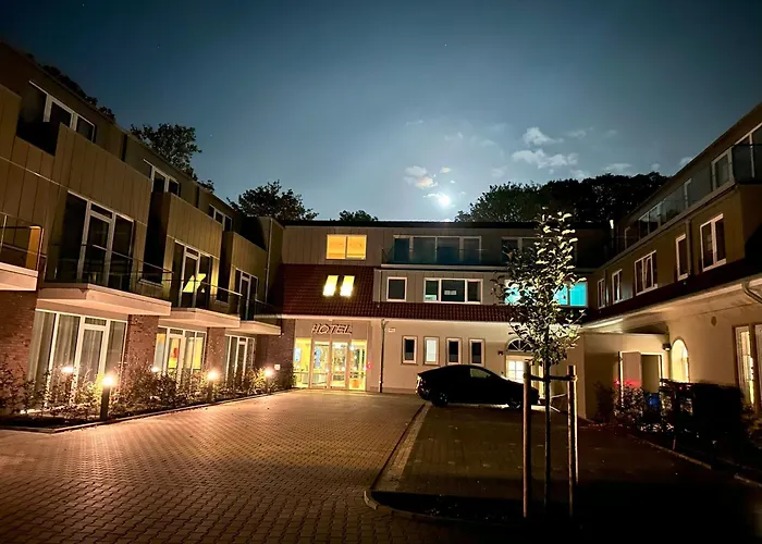 Hotel Schoene Aussicht, Stilvoll Modern, Direkt Am Ruestersieler Hafen