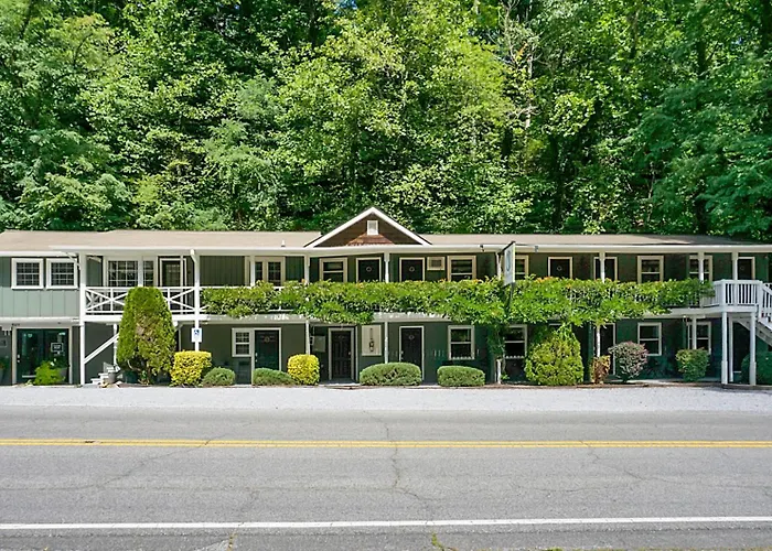 Hickory Falls Inn