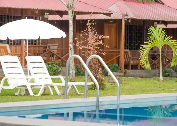 Wakaya Ecolodge