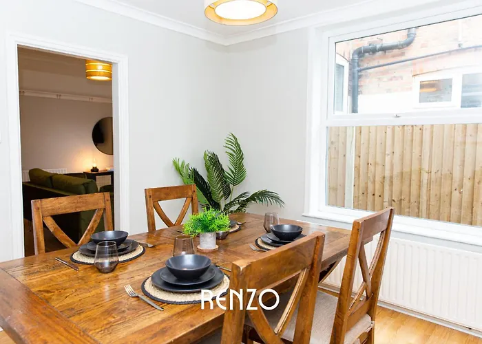 Charming 3-Bed Home In Nottingham By Renzo, Victorian Features, Sleeps 6!