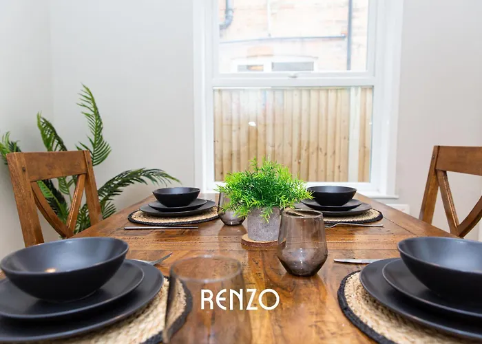 Charming 3-Bed Home In Nottingham By Renzo, Victorian Features, Sleeps 6!