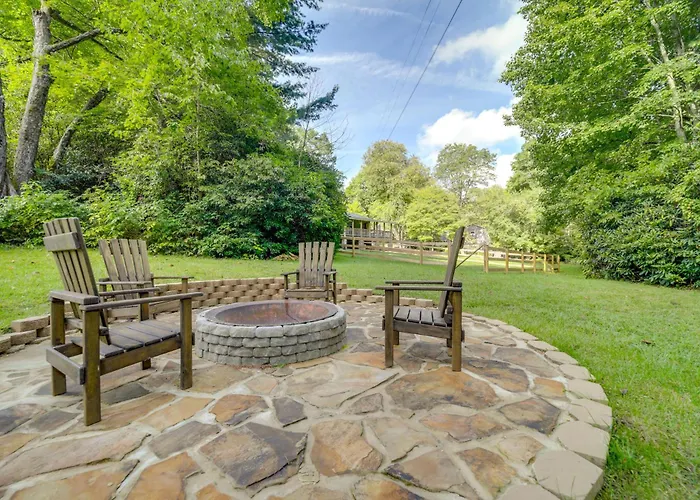 Fun Pet-Friendly Highlands Retreat W/ Fenced Yard!