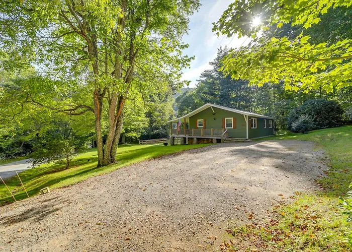 Fun Pet-Friendly Highlands Retreat W/ Fenced Yard!