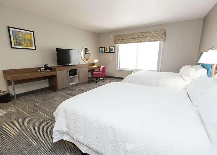 Hampton Inn Mustang