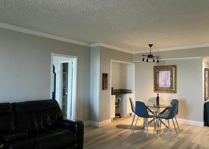 Oceanview Resort: Fort Lauderdale Beachfront Corner Suite