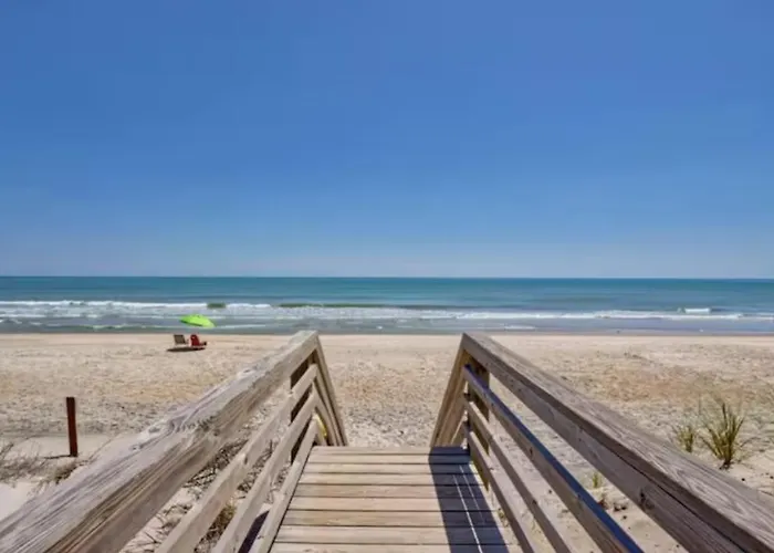 Bombastic Home - Steps To Beach - Gamerm - Hot Tub - Pet Friendly