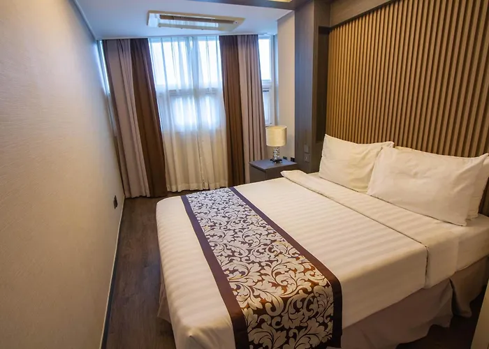 Xenia Hotel Clark