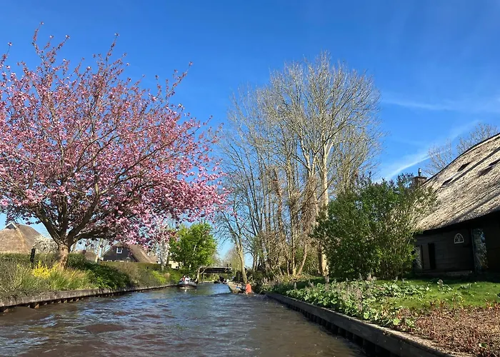 Oasis Holiday Home In Giethoorn Next To Canal, Boat Extra